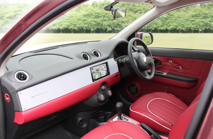 Интерьер Mitsuoka Viewt Nadeshiko 2015 года  (фото 7 из 8)